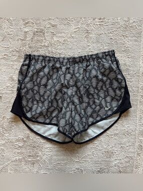 Nike Athletic Running Track Dolphin Shorts Women's Black White Patterned Sz S
